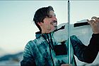 Il musicista Andrea Casta con il violino di ghiaccio lancia Ice Vibes