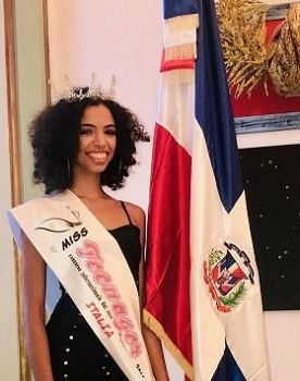 MAGDALENA ROSA, MISS TEENEAGER ORIGINAL 2019, CANTA ALL’AMBASCIATA DOMINICANA: UN SUCCESSO