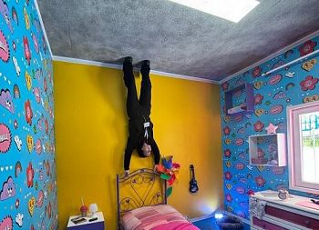 Roma "La Casa Capovolta", set fotografico vivente e sottosopra che diventa un paradiso "instagrammabile"