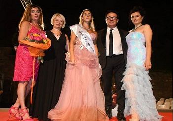 ANGELICA MARZIALI È MISS ELEGANCE 2025 MESSAGGERA DI PACE