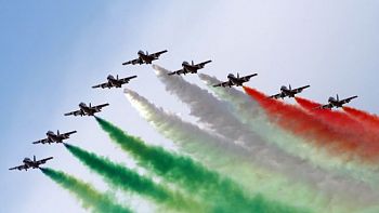 FRECCE TRICOLORI a RIVOLTO: Quando si dice che se il volo e' arte!