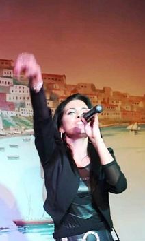ROMA: Naira, lancia il suo  nuovo singolo “SALE E ASSALE” al Salotto Pulcinella.